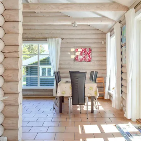 Holiday home Gorgeous In With Kitchen